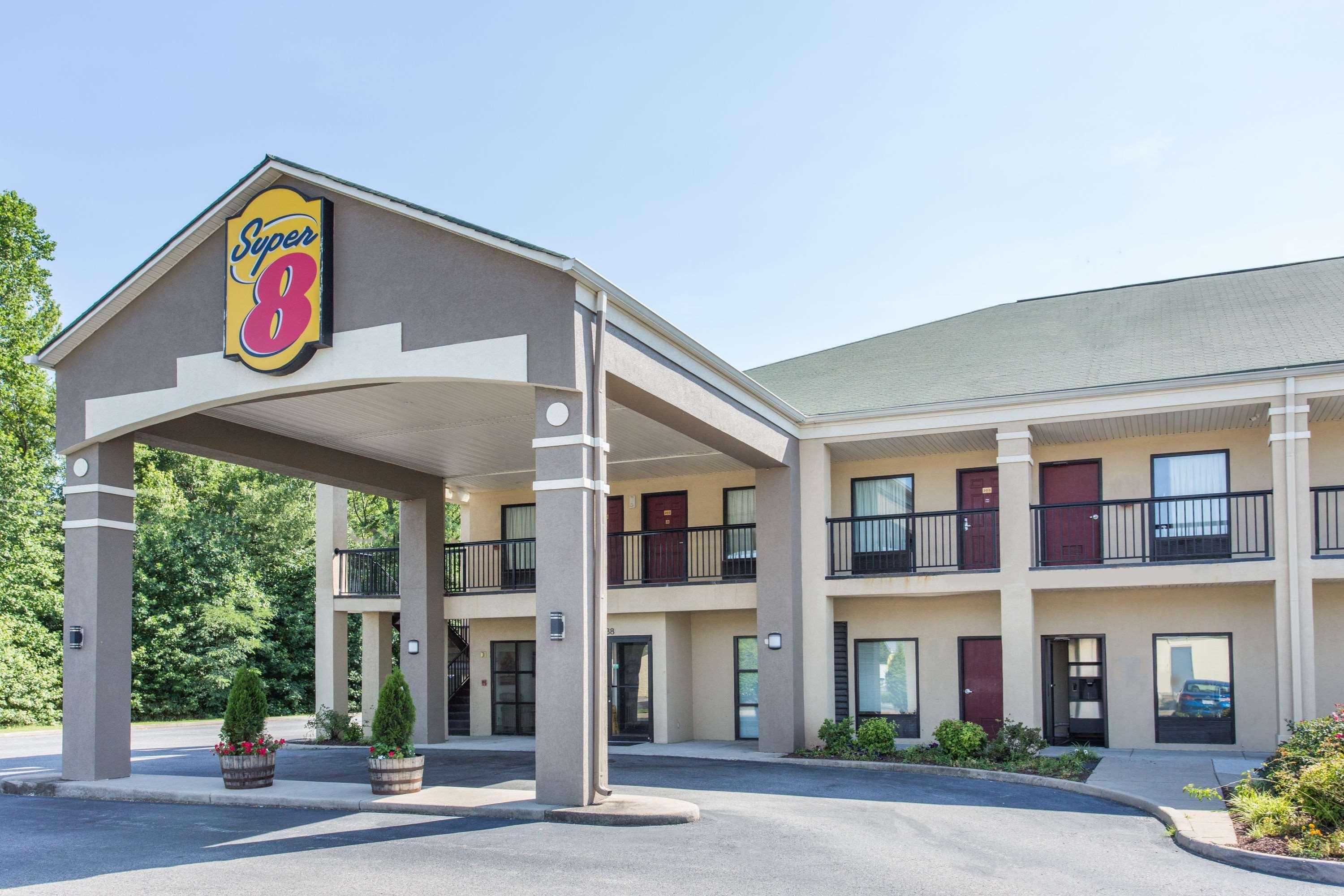 Super 8 By Wyndham Petersburg Motell Exteriör bild